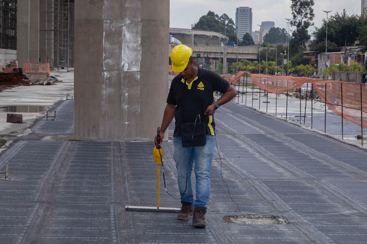Como o Teste de Estanqueidade Previne Danos Estruturais na Construção